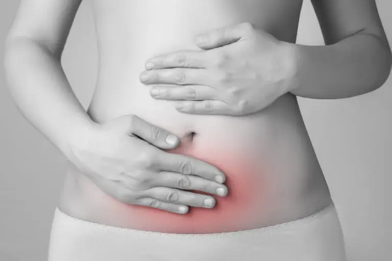 ¿Puedo tener dolor abdominal por las hemorroides?